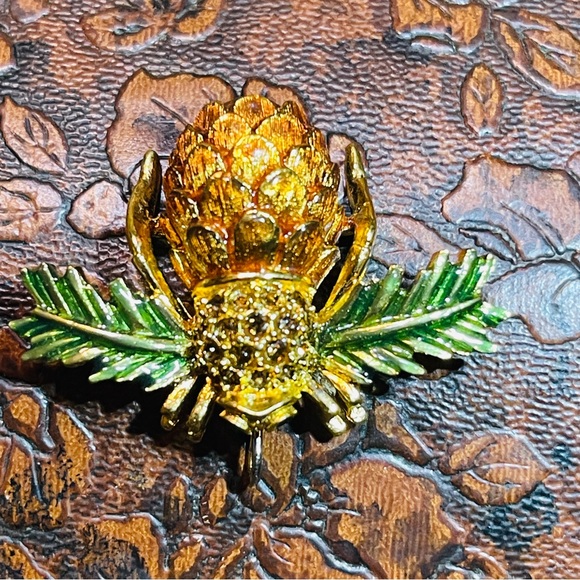 Beautiful RARE Joan Rivers Fall Acorn Bee Pendant! - Picture 2 of 10